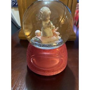 TR Musical Snow Globe